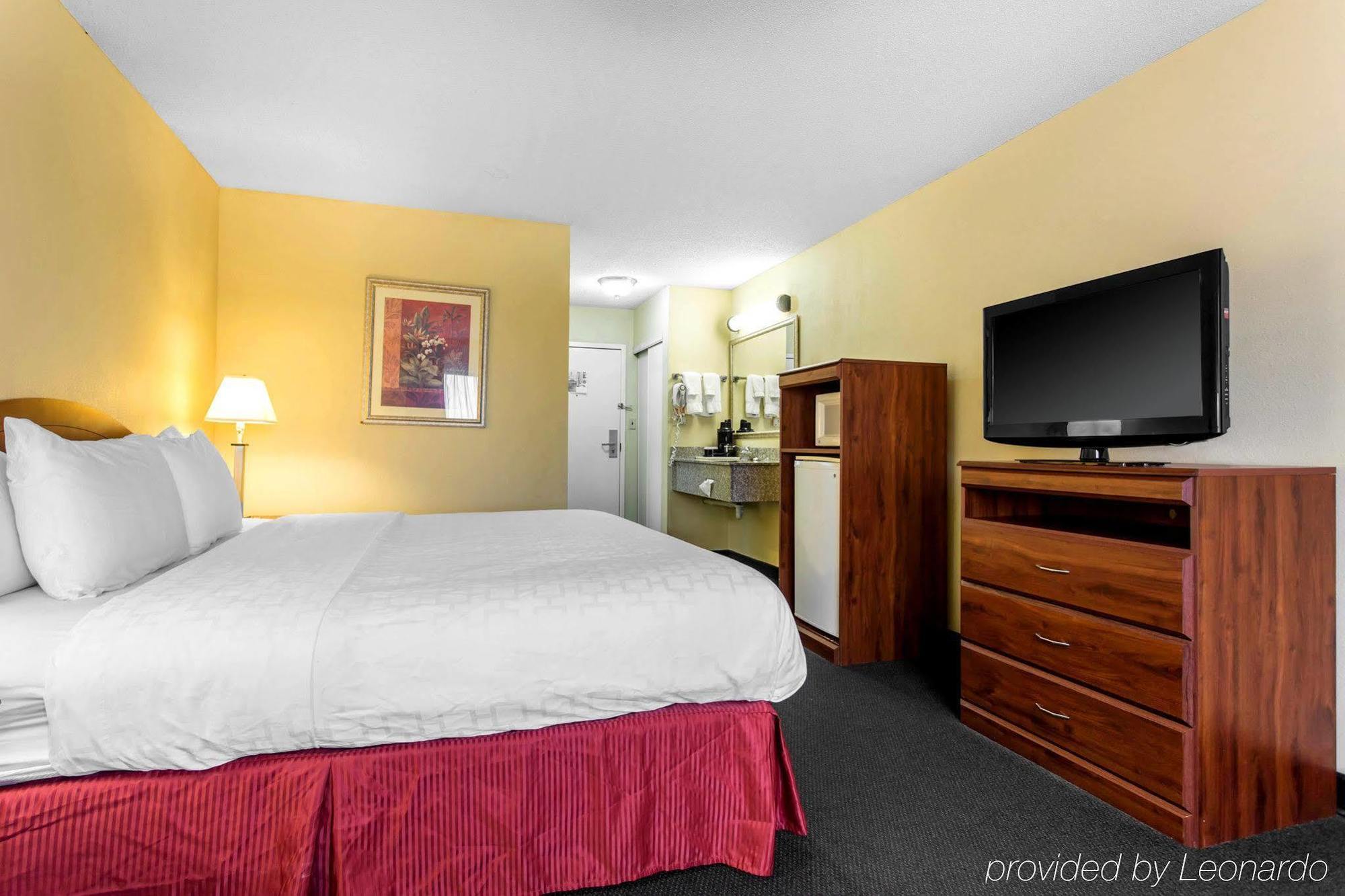 Lake Norman Inn And Suites Cornelius Esterno foto