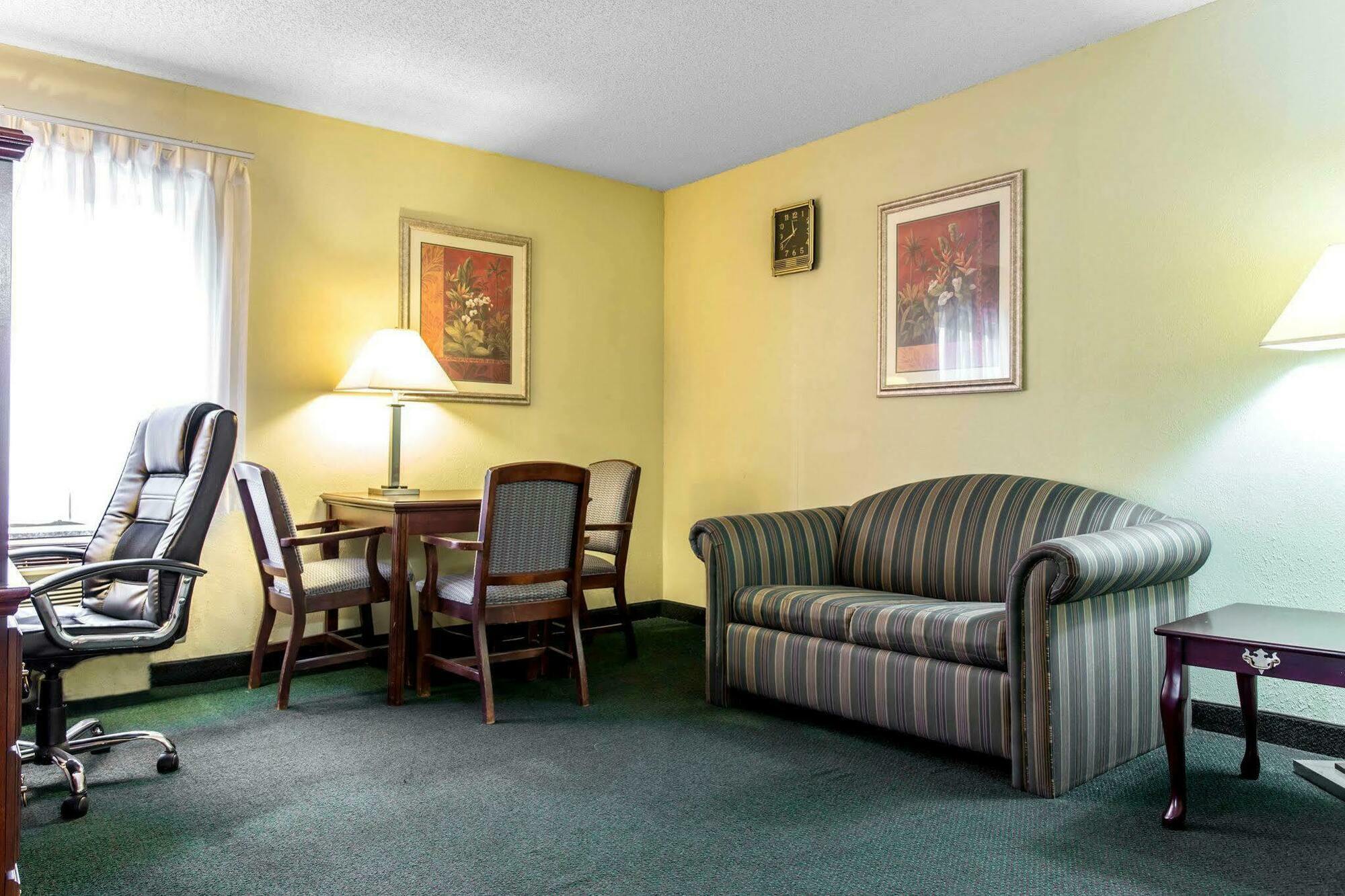 Lake Norman Inn And Suites Cornelius Esterno foto