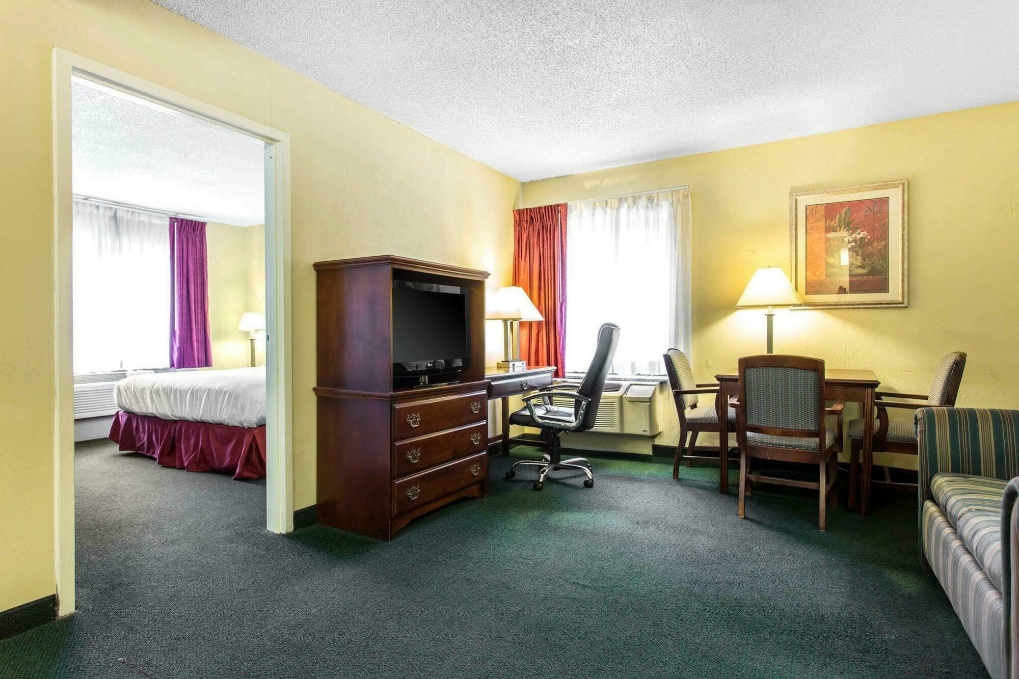 Lake Norman Inn And Suites Cornelius Esterno foto